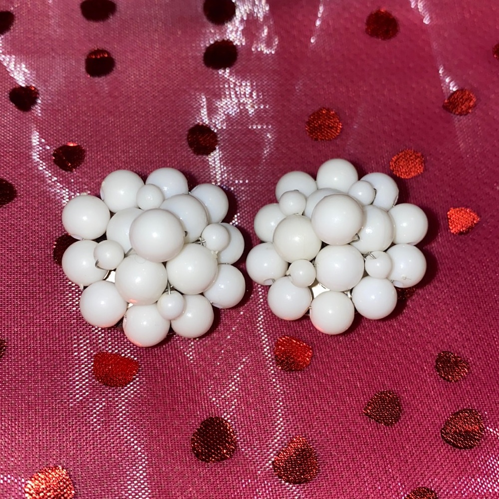beautiful vintage earring,